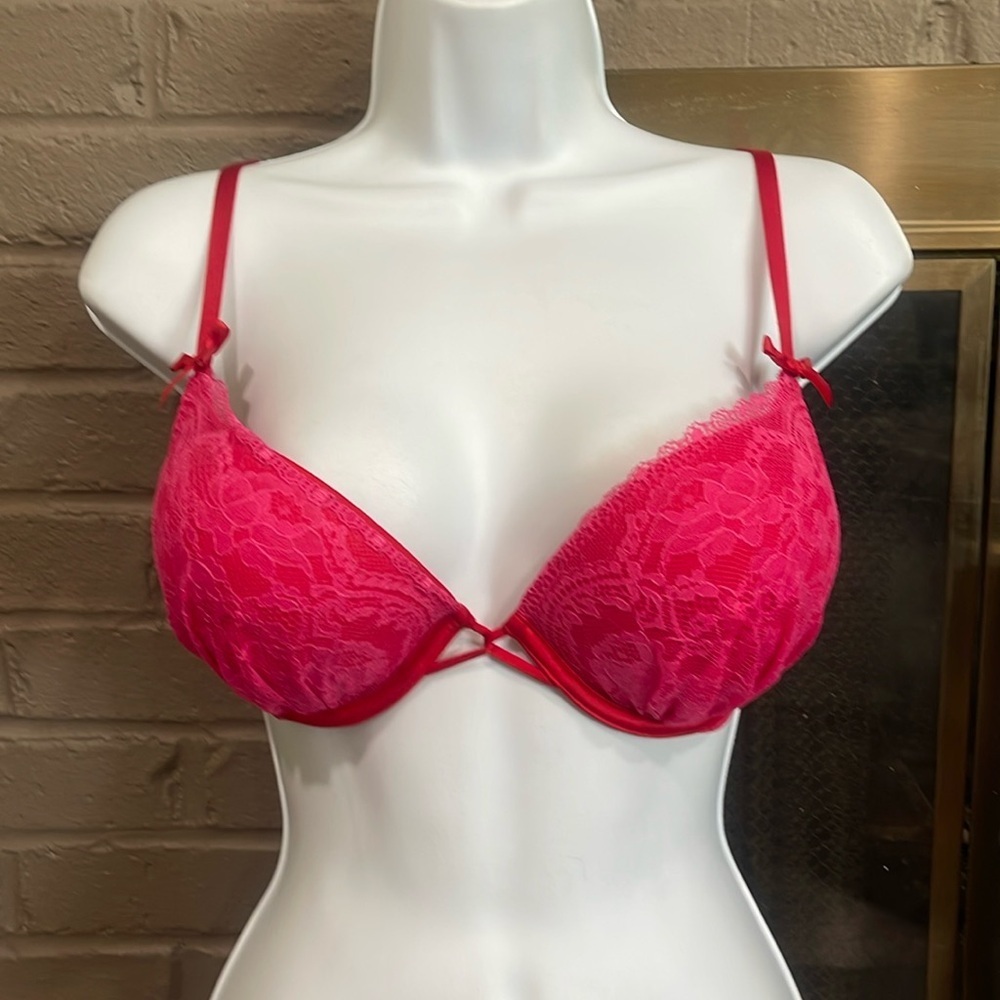 Victoria's Secret Miraculous Plunge Lace Raspberry Pink Push Up Bra 34C